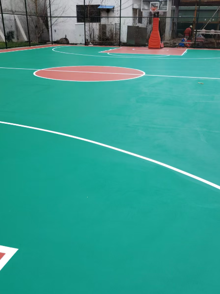 南浔 球场长期使用易出现地面开裂